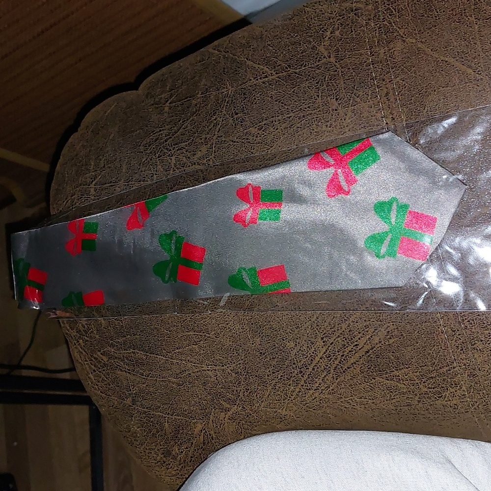 Present 🎁 tie
